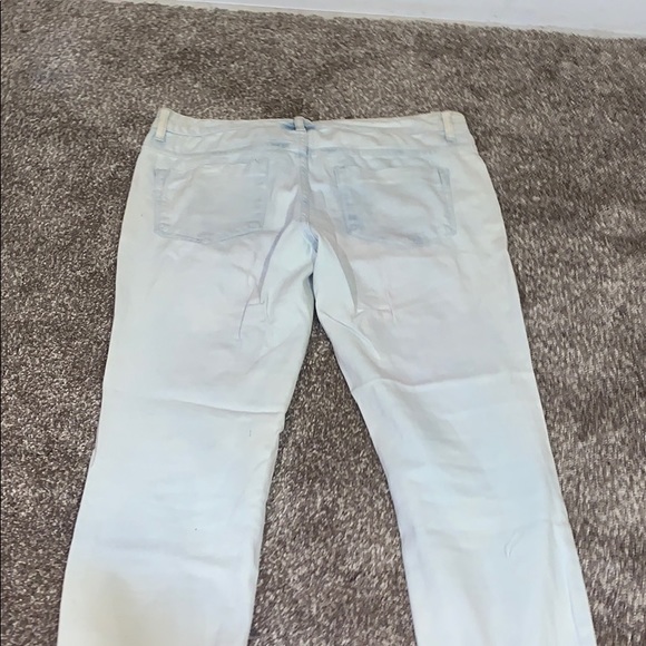 Light Wash Distressed Denim Jeans - Picture 4 of 4